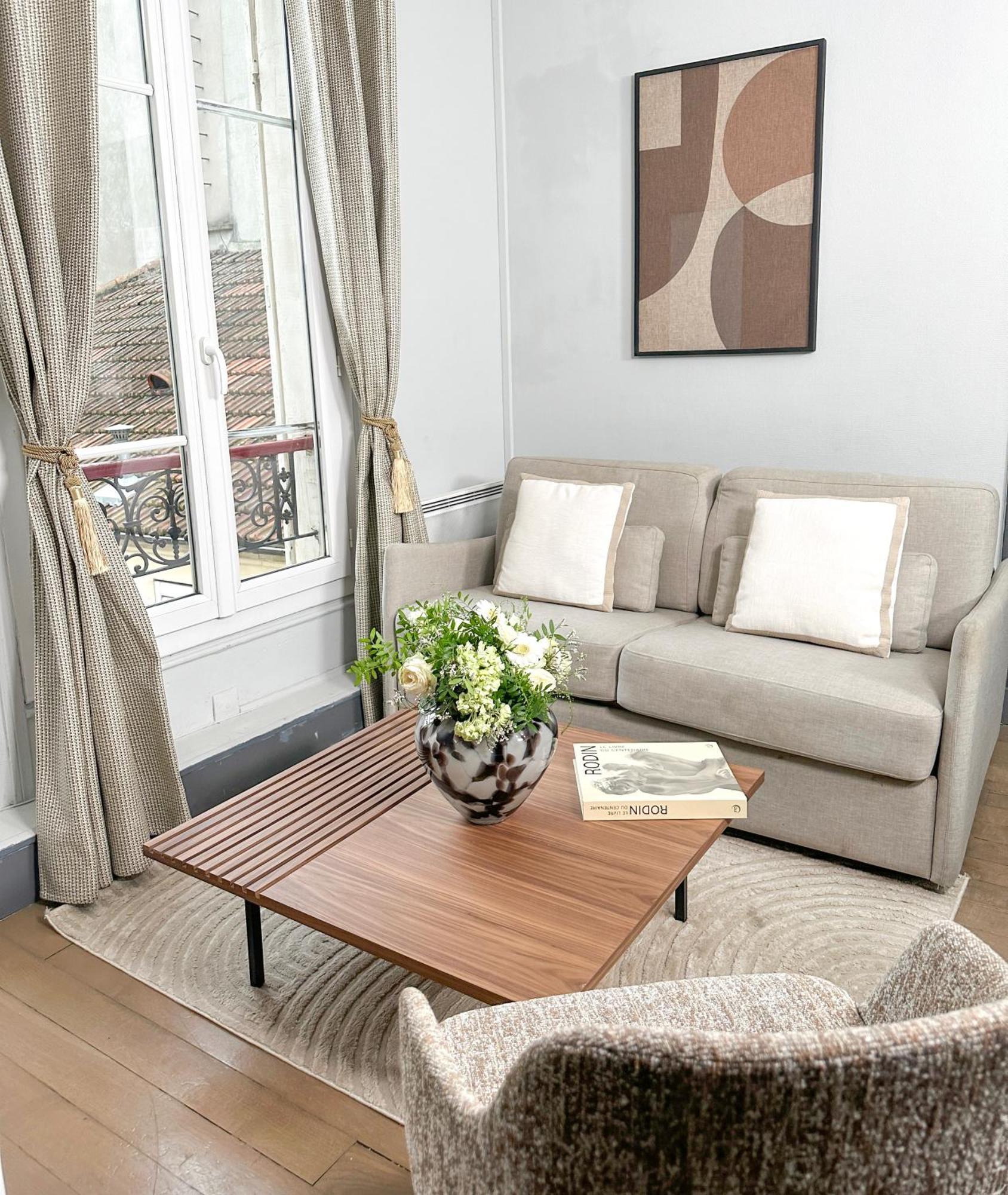 Stunning Apartment Near Eiffel Tower パリ エクステリア 写真