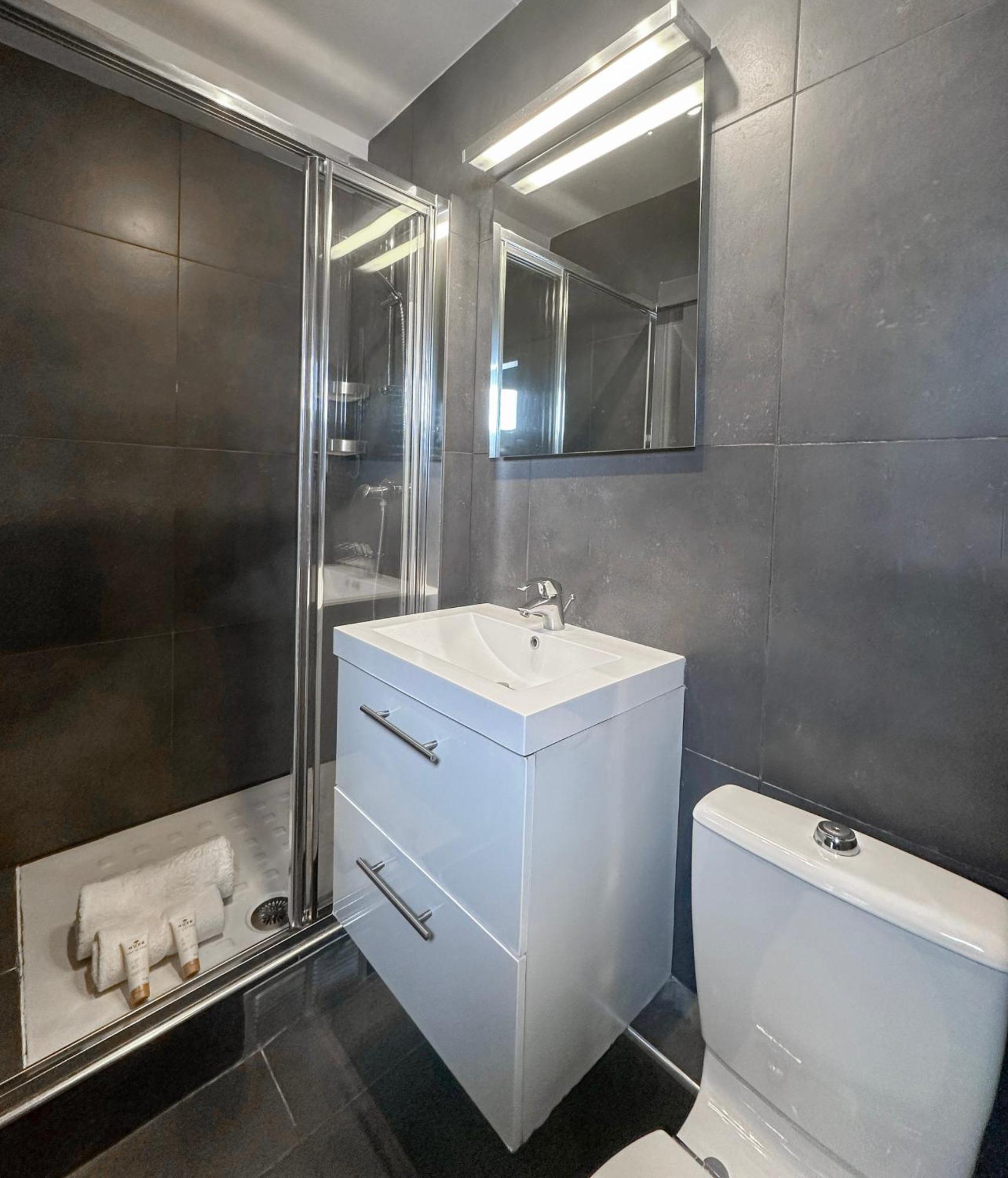 Stunning Apartment Near Eiffel Tower パリ エクステリア 写真